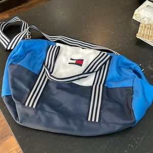 Mens Tommy Filfiger Duffle Bag Gym Bag Carry on Bag Blue and White